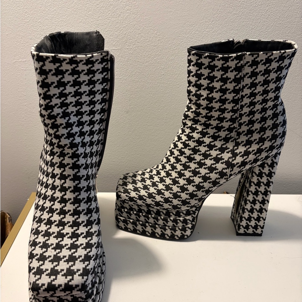 Azalea Wang White Houndstooth Platform Boots